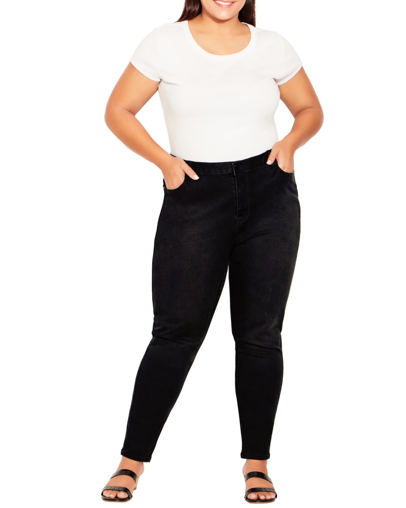 Front of a model wearing a size 20 Eliana Butter Skinny Jean in Black by avenue. | dia_product_style_image_id:322787